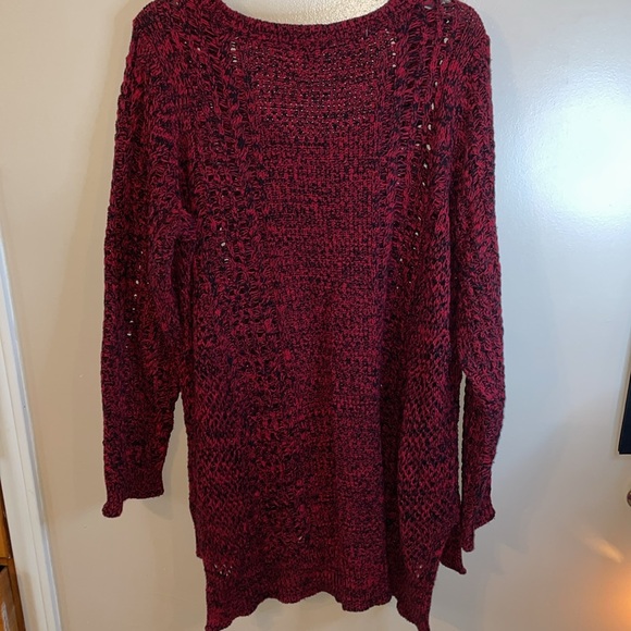 Cable knit red and black sweater - Picture 4 of 6